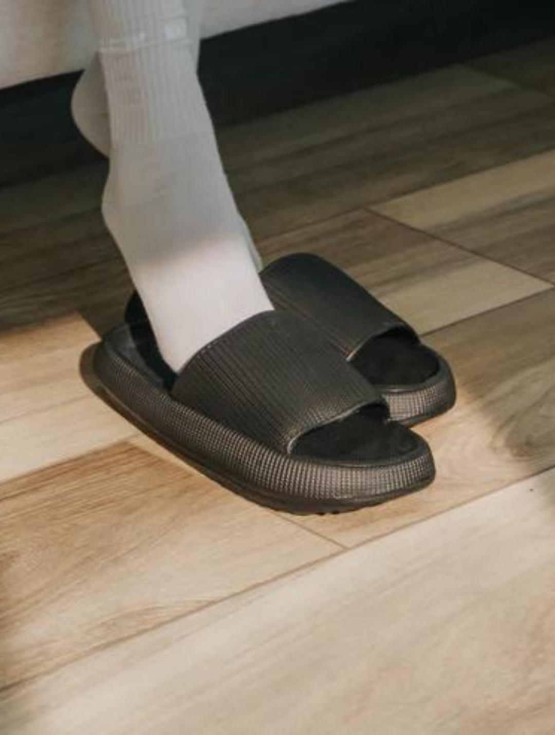 AVORIO™ | BLACK COMFY SLIDES